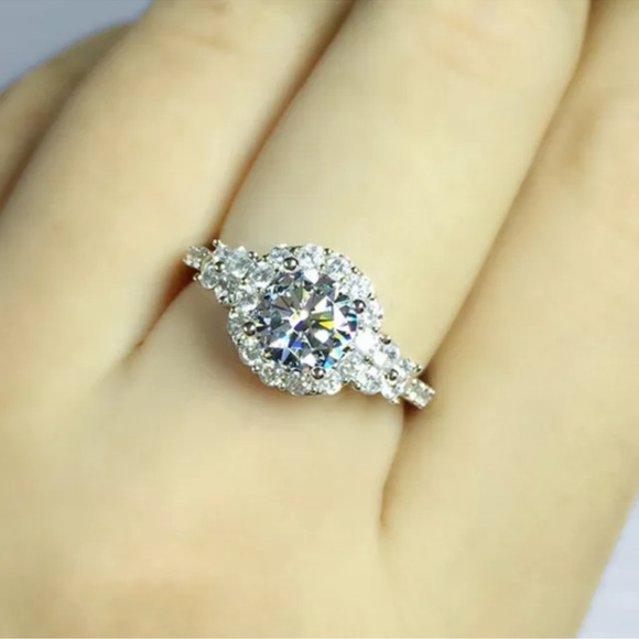 Women Jewelry Gorgeous Round Cut Cubic Zirconia Wedding 925 Silver Rings - Picture 4 of 4